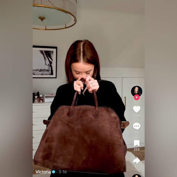 ❌SOLD❌ THE ROW SOFT MARGAUX 15 BAG IN MOCHA SUEDE - Picture 2 of 16